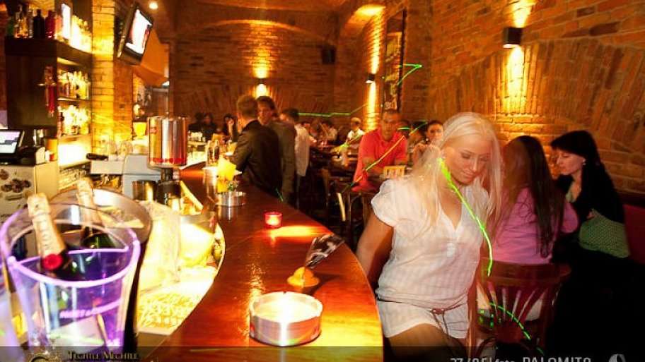 Celebrity Night DJ Lafayette feat. Veuve Clicquot